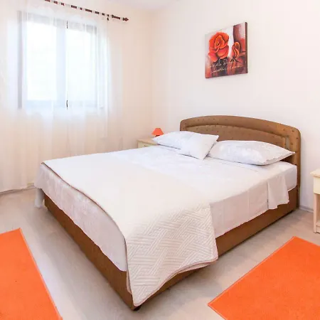 Apartment Maja *